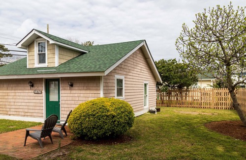 Manteo House | Newly Renovated Cottage within Walking Distance to Historic Manteo Waterfront