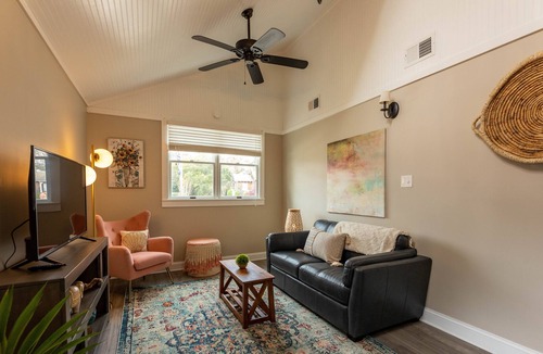 Manteo House | Newly Renovated Cottage within Walking Distance to Historic Manteo Waterfront