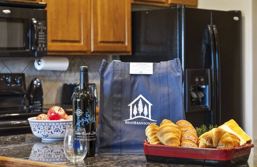 Branson West House | Newly Renovated, Free SDC tickets, Gated Community, Hot Tub, Air Hockey, Foosball, Board Games!