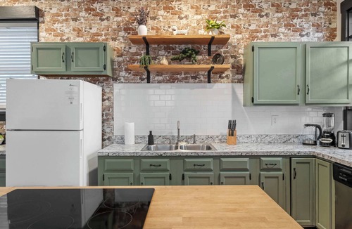 Phoenix Hill House | NEWLY Renovated! Near Downtown & Nulu w/Pvt Yard!