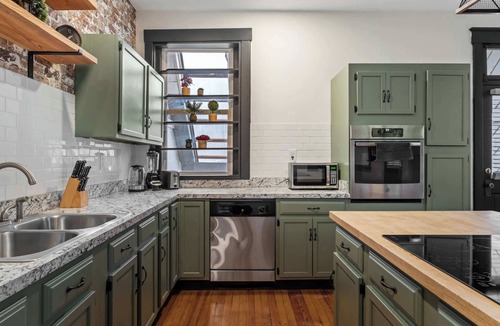 Phoenix Hill House | NEWLY Renovated! Near Downtown & Nulu w/Pvt Yard!
