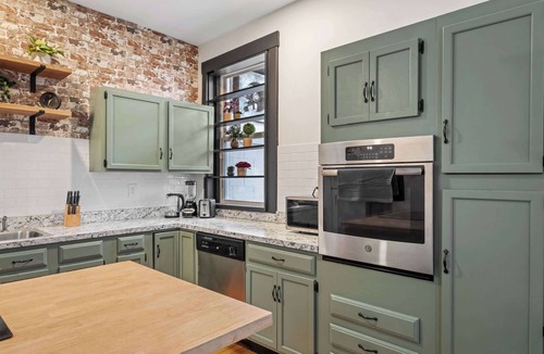Phoenix Hill House | NEWLY Renovated! Near Downtown & Nulu w/Pvt Yard!
