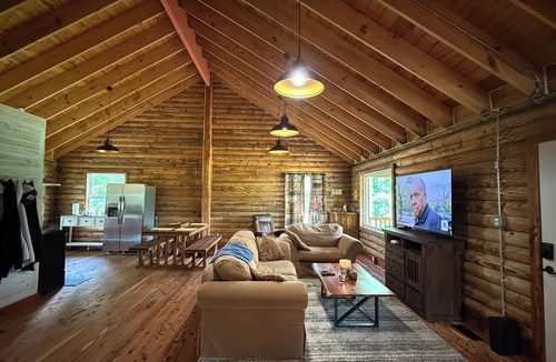 Waynesboro Cabin | Nice 2-bedroom cabin with AC in charming Waynesboro