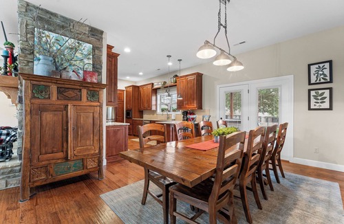 Branson House | No stairs, 4 King Bedrooms, Hot Tub, Fire pit