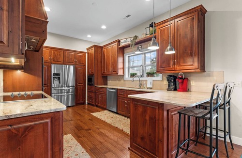 Branson House | No stairs, 4 King Bedrooms, Hot Tub, Fire pit