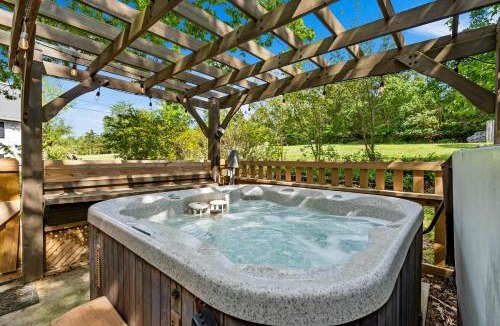 Big Cedars Apartment | No Wake Zone Suite