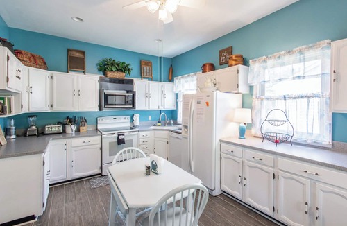 Willoughby Spit House | Norfolk/Willoughby Spit Beachfront with 2 Decks - Spacious & Well-Equipped Home