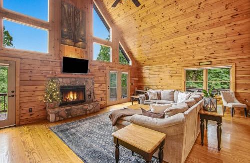 Tazewell House | Norris Lake Cabin Near Marinas & Fishing Fire pit