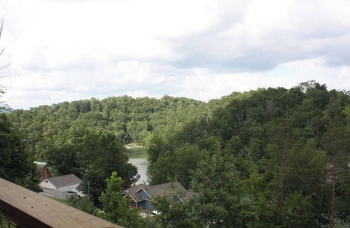 Caryville House | NORRIS LAKE FRONT RENTALS: LITTLE PERK LAKEHOUSE ON NORRIS LAKE w/PRIVATE DOCK