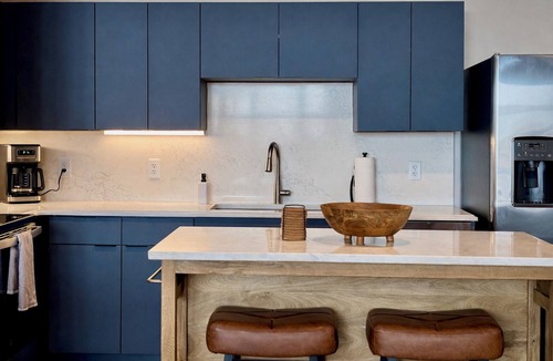 East Market District House | NuLu 6BR Penthouse | Hot Tub w/City Views | Kings
