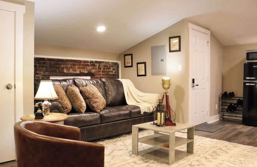Butchertown Apartment | NULU/Butchertown Bonded Lounge Salon/Spa
