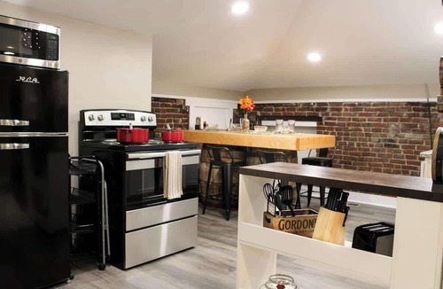 Butchertown Apartment | NULU/Butchertown Bonded Lounge Salon/Spa