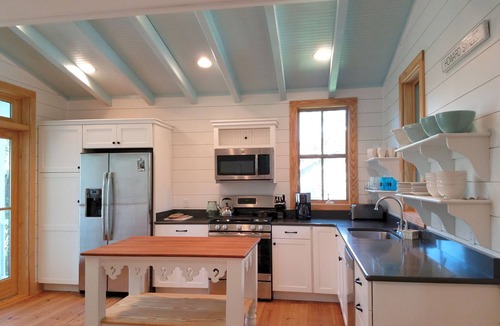 Ocracoke House | Nunc Pro Tunc: Charming vacation home with covered and screened porch
