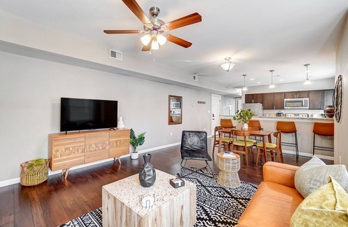 Oakley Condo | Oakley Square 2BR Condo-Walkable with Free Parking