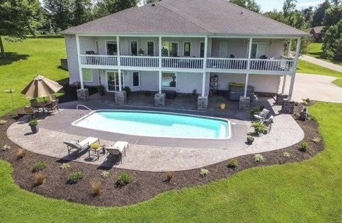 Charlestown House | “Oasis” - 30 minutes from Churchill Downs