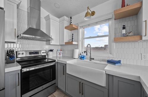 Surf City House | Oceanfront 4BR | Porch Swinging + Dolphin Watching