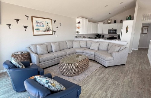Emerald Isle House | Oceanfront 6BR Half-Duplex – Pool, Beach & Dog-Friendly