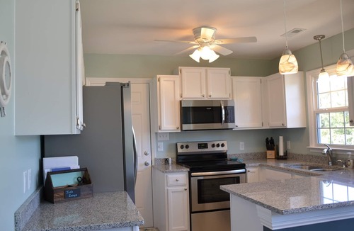 Emerald Isle House | Oceanfront Cottage with Private Beach Access