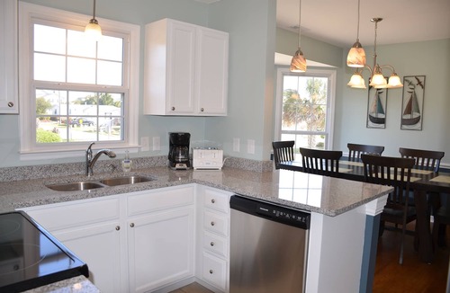 Emerald Isle House | Oceanfront Cottage with Private Beach Access