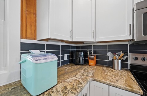 Topsail Beach Cottage | Oceanfront Newly Renovated- Sun-Sun-Theater, Surf Shack, Sleeps 12, Dog Friendly