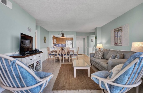Sneads Ferry Condo | Oceanfront condo, community pool, beach access