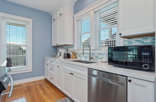 Sea Dreams House | Oceanside 3BR | Pool + Beach Access | Ocean Views | Pet Friendly Cottage