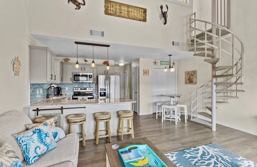 Emerald Isle Condo | Oceanside Condo w/Heated Indoor Pool, 2 Outdoor Pools, Beach Access & Bikes!