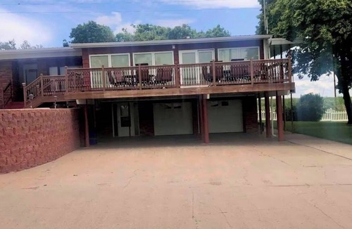 Elwood House | Off Course Lake House