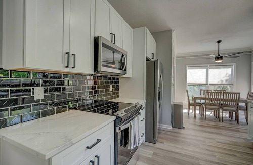 Olathe House | Olathe Lux Retreat 4BDRM,3.5 BATH, Remodeled Home, Fenced Yard W/private Patio's