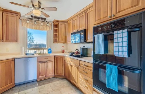Franklin House | Old Rustic Farmhouse | Game Rm, Fire Pit, BBQ!