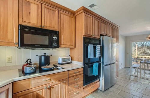 Franklin House | Old Rustic Farmhouse | Game Rm, Fire Pit, BBQ!