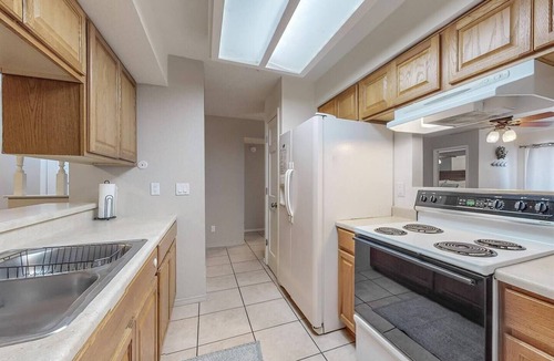 West Old Town Apartment | Old Town Patina, near Old Town