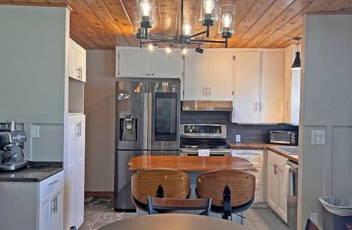 Omaha House | Omaha Estate·4BR·Hot Tub·Sauna·Game Room·Sleeps13