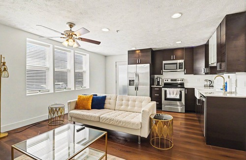 Downtown Omaha Apartment | Omaha Group Stay | 10+ Apartments, Sleeps 20