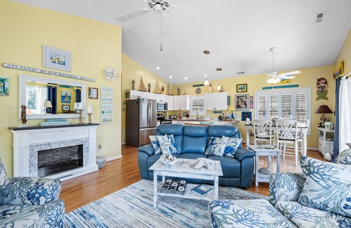 Atlantic Beach Cottage | On Island Time: Dog Friendly, Centrally located, fenced yard - walk to the beach