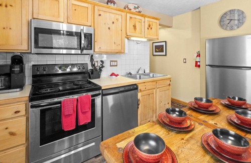 Red River Cabin | On the River "River Retreat Southwest Cabin #1" In Town, Remodeled, Pet Friendly