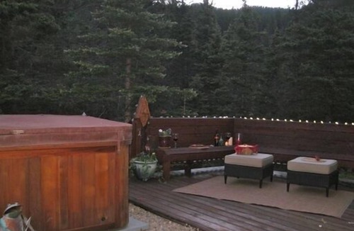 Red River House | ON THE RIVER w/HOT TUB-Picture Perfect Luxury Red River Ski Chalet
