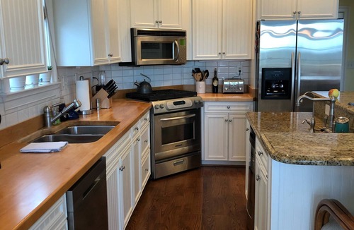Atlantic Beach House | On the Sound 6BR 4.5BA home! Great for large families, 2 living spaces. Hot tub!