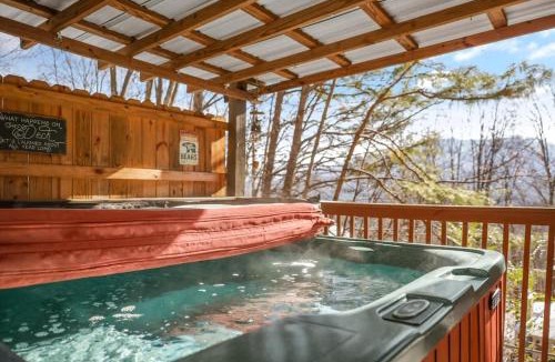 Chalet Village House | ONE Beary Good View 3BR-2BA in Gatlinburg Sleeps 9