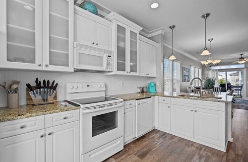 North Carolina Coast House | One Block to Beach+Water Views+Perfect Family/Group Getaway+Large Outdoor Space
