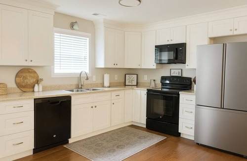 Lebanon House | One-level Family Retreat I Game Room I Bourbon Trail I King bed