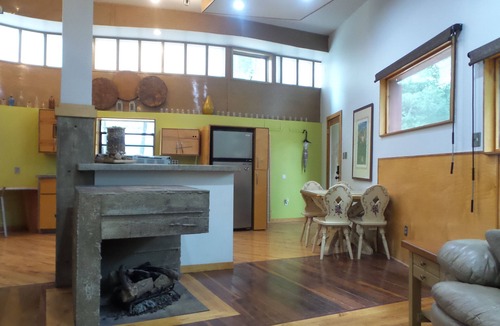 Coxs Creek Cottage | One of a kind cabin in the woods. Quiet and private but close to everything.