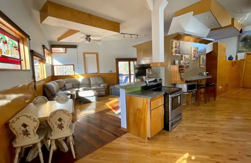 Coxs Creek Cottage | One of a kind cabin in the woods. Quiet and private but close to everything.