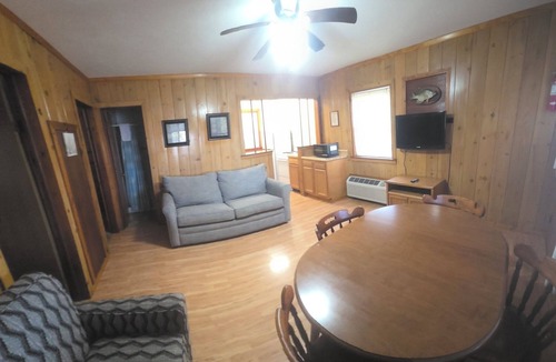 Mountain Home Cottage | Open Lakeview Cottage #5 at Teal Point Resort on Lake Norfork