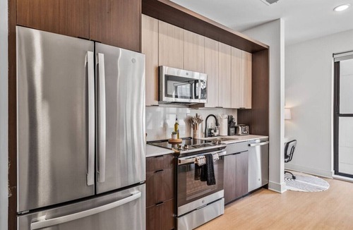 Pendleton Apartment | OTR+CBD | 1-Bed Suite l Free Parking l Gym & Pool