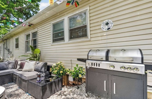 Kansas City House | Outdoor Cinema Fire Pit Grill Board Games
