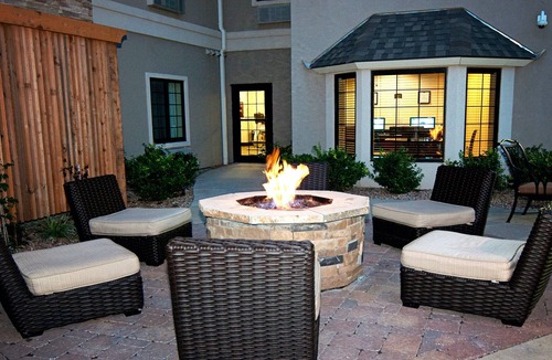 Greenwich Apartment | Outdoor Pool. Free Breakfast. Gym. Perfect for Groups!