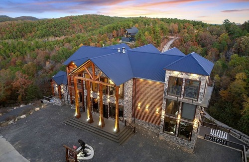 Broken Bow Cabin | Outstanding Cabin up to 50 People with Bowling, Private Cinema and Fantastic Sightd in Broken Bow, Oklahoma