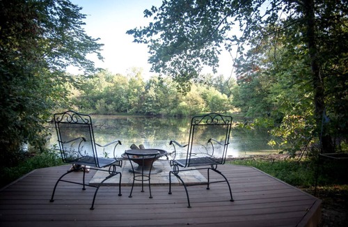 Carbondale Cabin | Outstanding Cabin with Hot-tub in Carbondale, Illinois