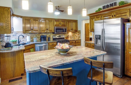 Overland Park Cottage | Overland Park Home w/Fenced-in Yard & Gas Grill!